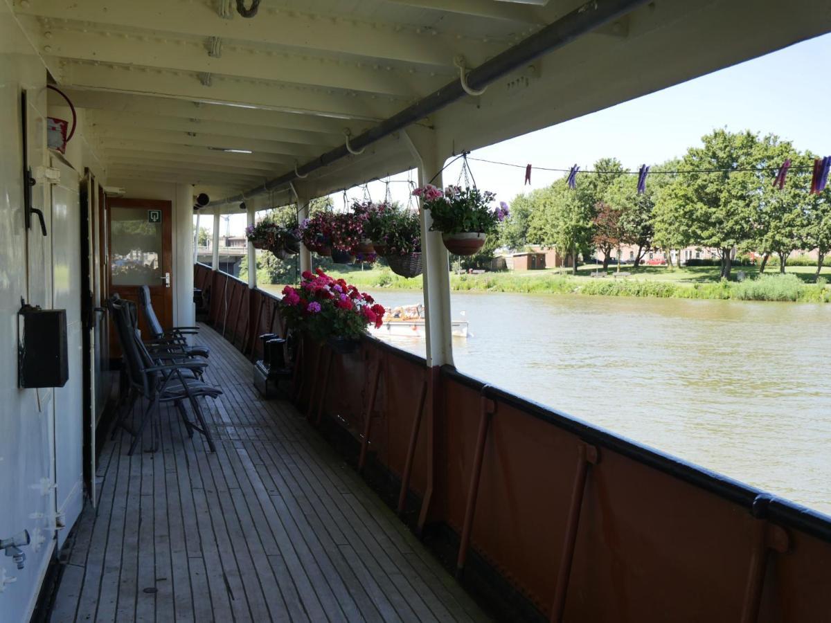 De Logeerboot Dordrecht Acomodação com café da manhã Exterior foto